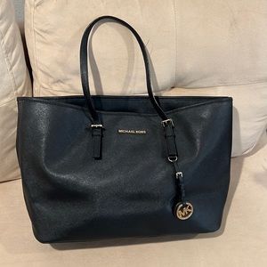Michael Kors Jet Set Travel Tote in Black